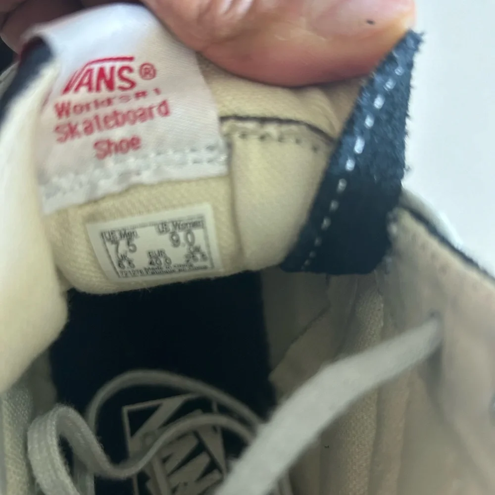 Womens shoes - Picture 3 of 4
